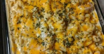 Lobster, crab and shrimp macaroni and cheese