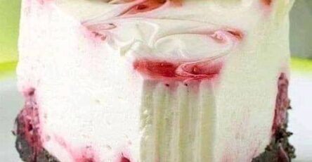 No bake white chocolate raspberry cheesecake