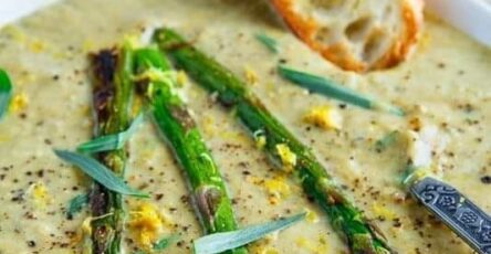 Creamy Roasted Asparagus And Brie Cauliflower Soup!