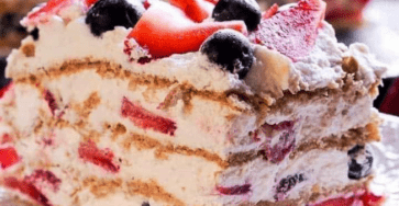 Strawberry cream icebox cake with graham crackers