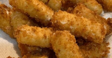 Homemade fried mozzarella sticks 😍