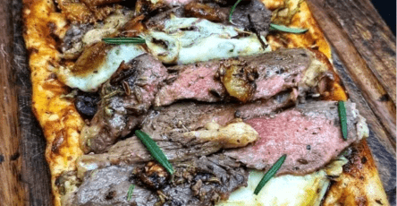 Steak & sun dried tomato,olives and mozzarella flat bread