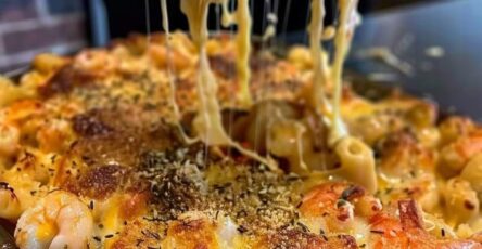 Indulge In The Ultimate Seafood Mac And Cheese Experience!