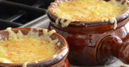 Classic French Onion Soup 🍵🧀