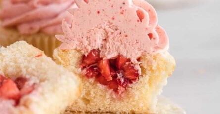 Strawberry Filled Cupcakes 🍓🧁