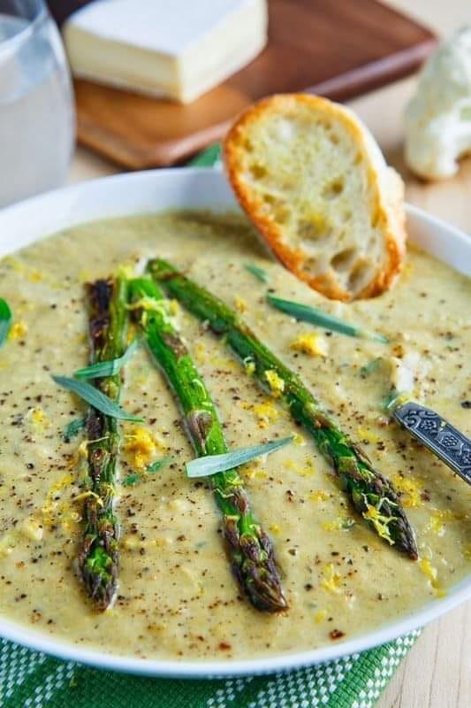 Creamy Roasted Asparagus And Brie Cauliflower Soup!