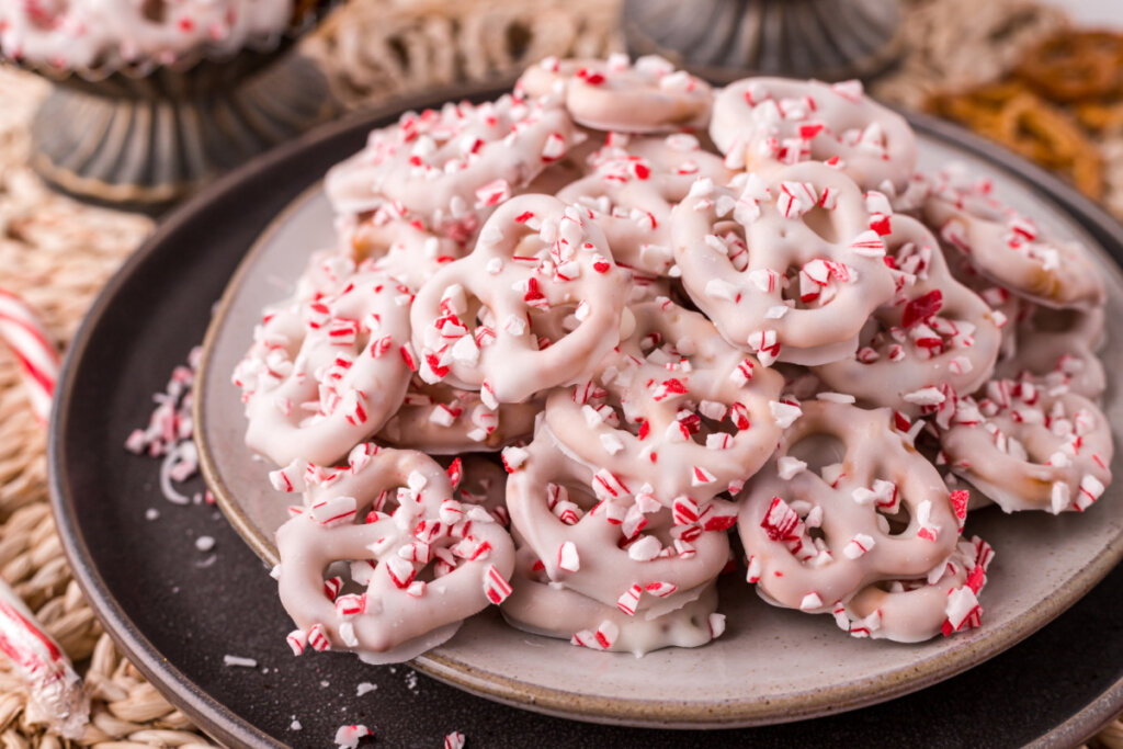 Candy Cane Peppermint Pretzels
