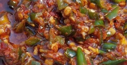 Crushed Chillies Pickle With Garlic