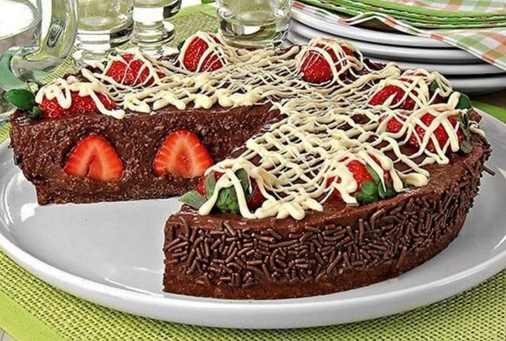 Simple Brigadeiro Pie With Strawberry
