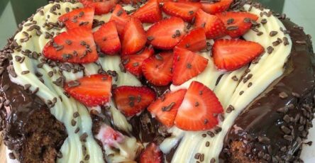 Strawberry Bombom Cake
