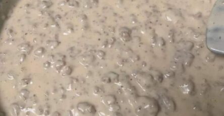 The Pioneer Woman’s Sausage Gravy