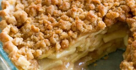 Apple crumble pie