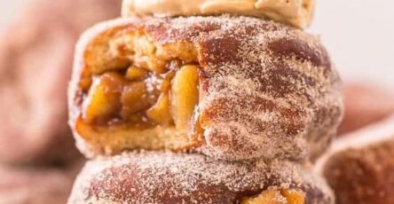 Apple pie doughnuts