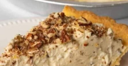 Brown sugar whipped pecan cream pie