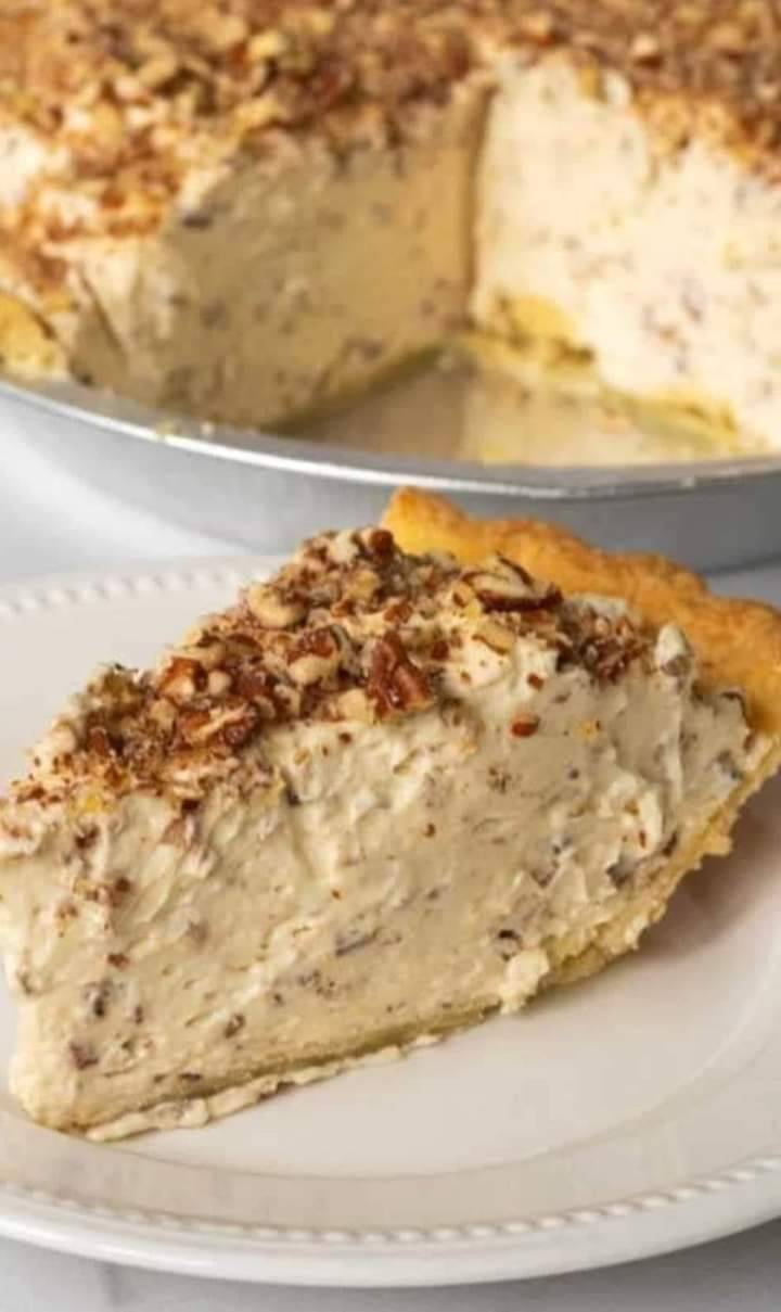 Brown sugar whipped pecan cream pie