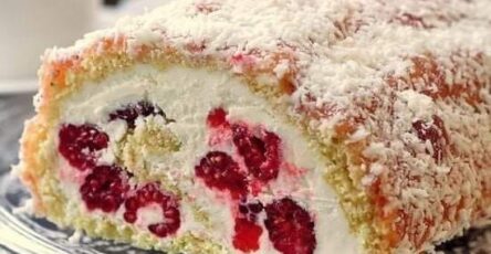 Cake roll raspberries coconut
