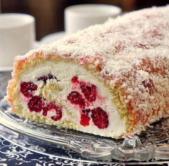 Cake roll raspberries coconut