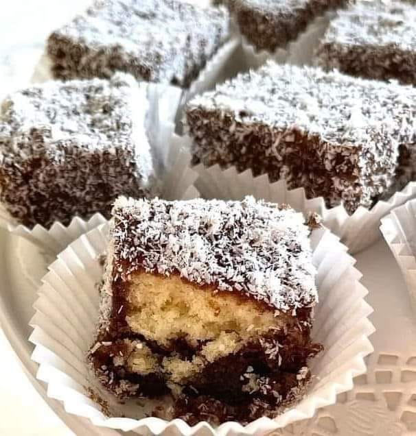 Chocolate lamingtons