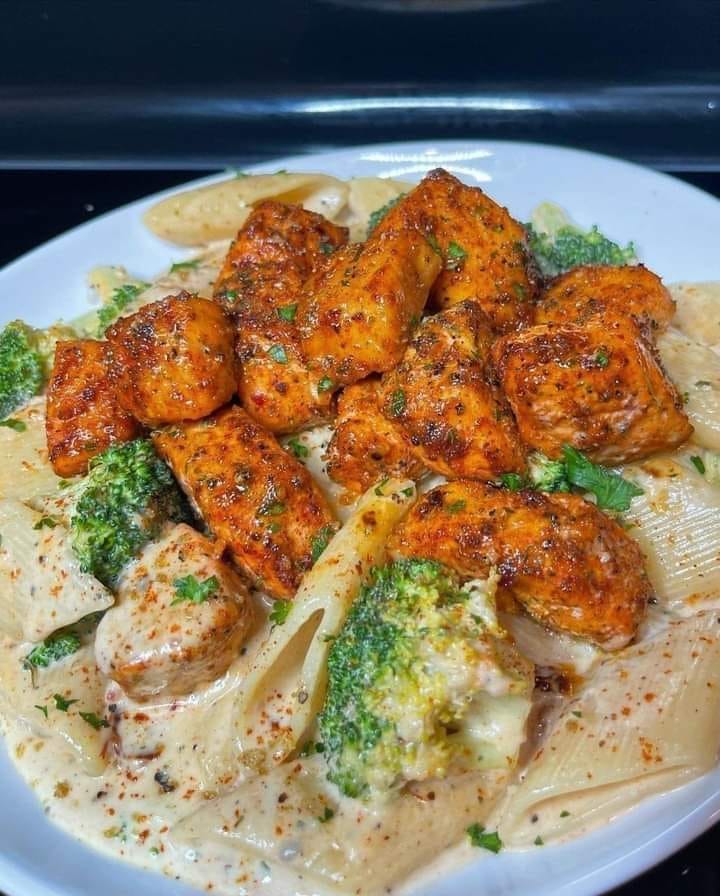 Creamy pasta with rosted salmon!!!