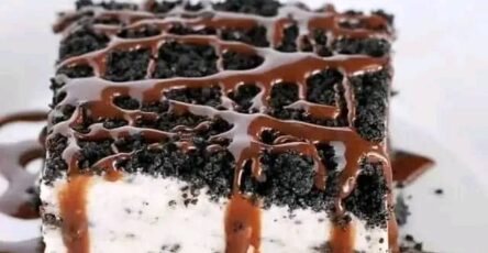 Frozen oreo ice cream dessert