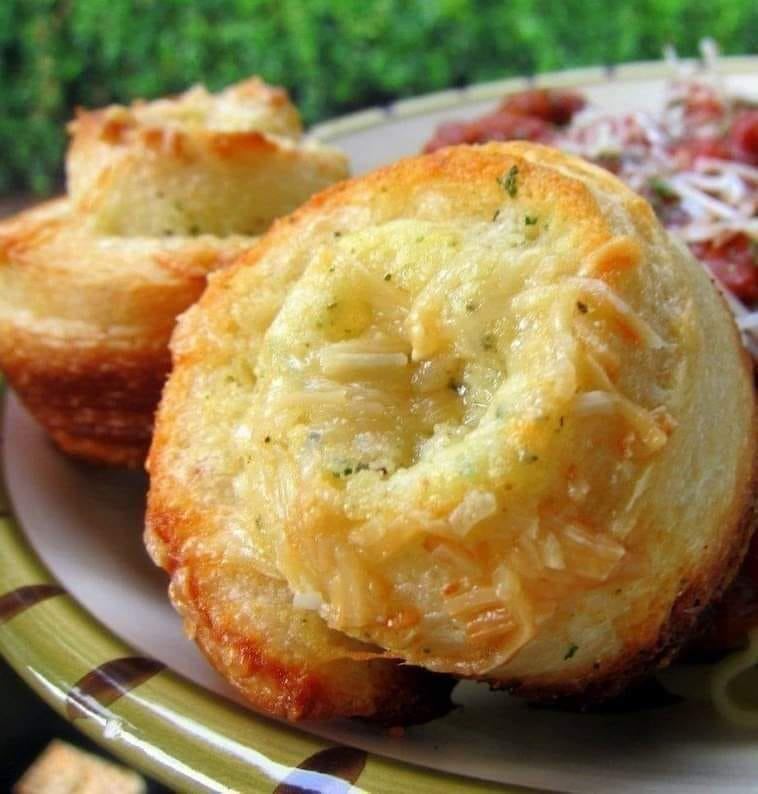 Garlic roll cupcakes