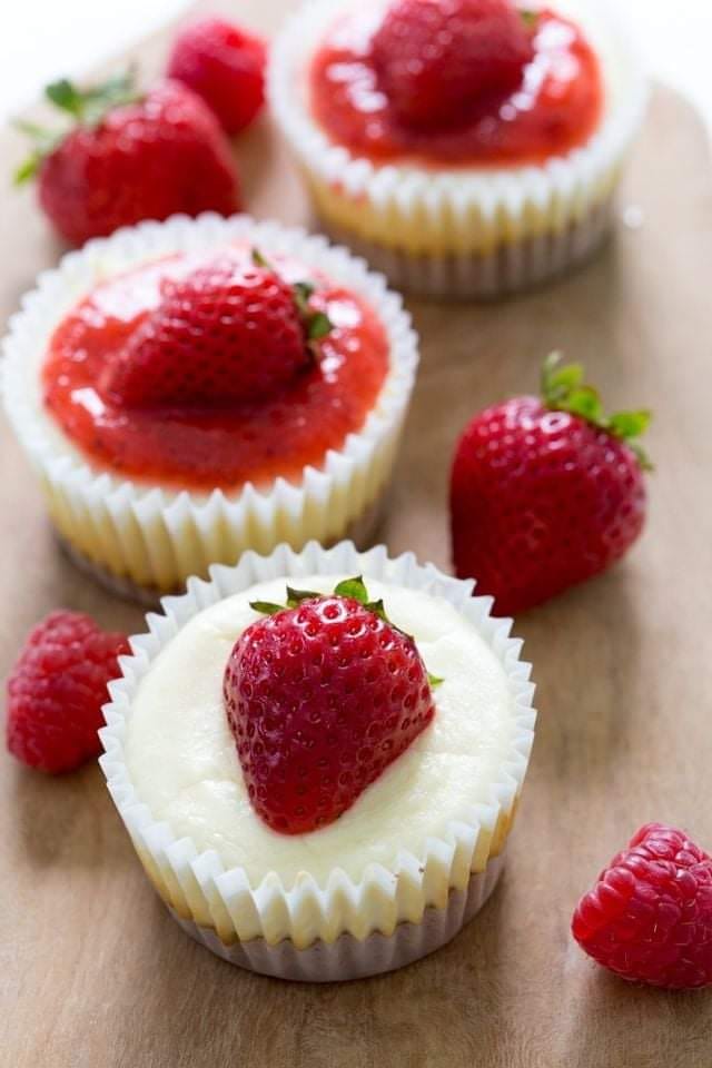 Mini strawberry cheesecake bites