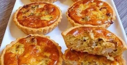 Mini chicken and mushroom quiche