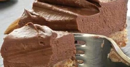 No bake cream cheese peanut butter pie