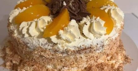 Old fashioned fresh cream cake