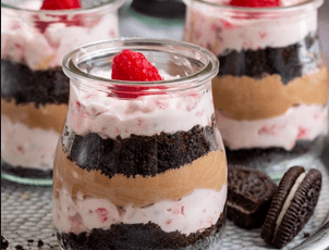 Raspberry oreo no bake dessert