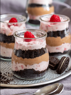 Raspberry oreo no bake dessert