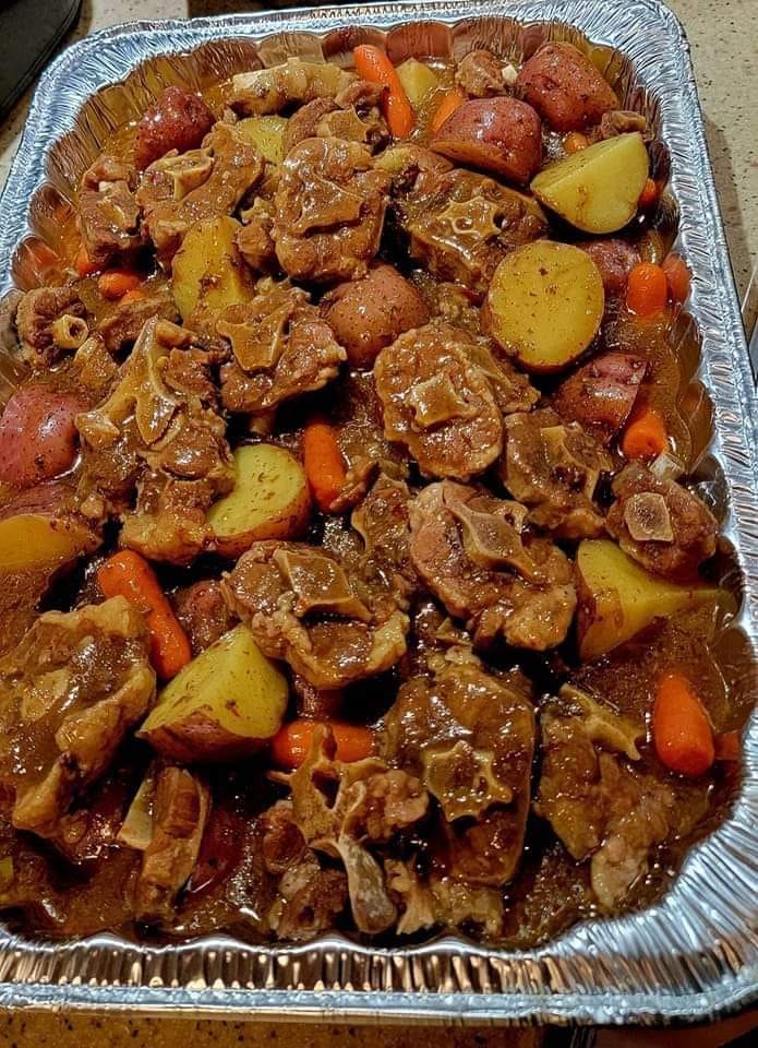 Smothered oxtails