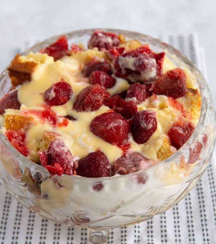 Strawberry cheesecake trifle!