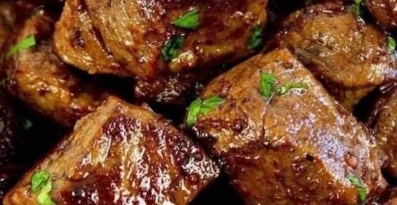 Tender and juicy garlic butter steak bites