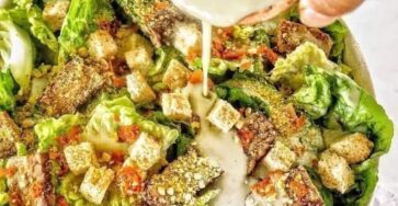 Vegan caesar salad with tempeh bacon