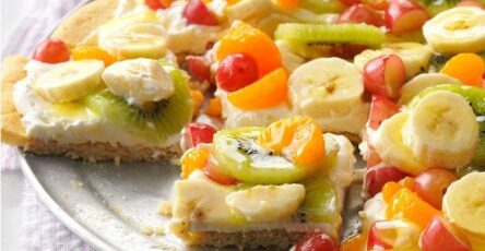 Fruit pizza