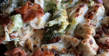 Chicken alfredo broccoli bake