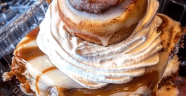 Cinnamon roll cheesecake bar