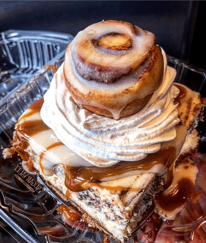 Cinnamon roll cheesecake bar
