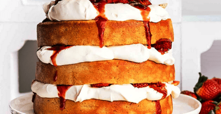 Classic strawberry cake