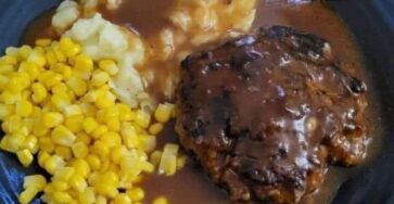 Hamburger steaks with onion gravy