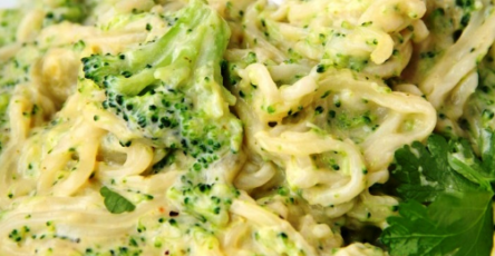 Creamy Cheddar & Broccoli Noodles