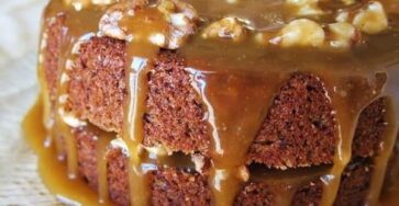 Banana Cake With Caramel Sauce