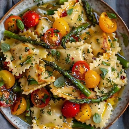 Ravioli With Tomatoes, Asparagus, Garlic And Herbs