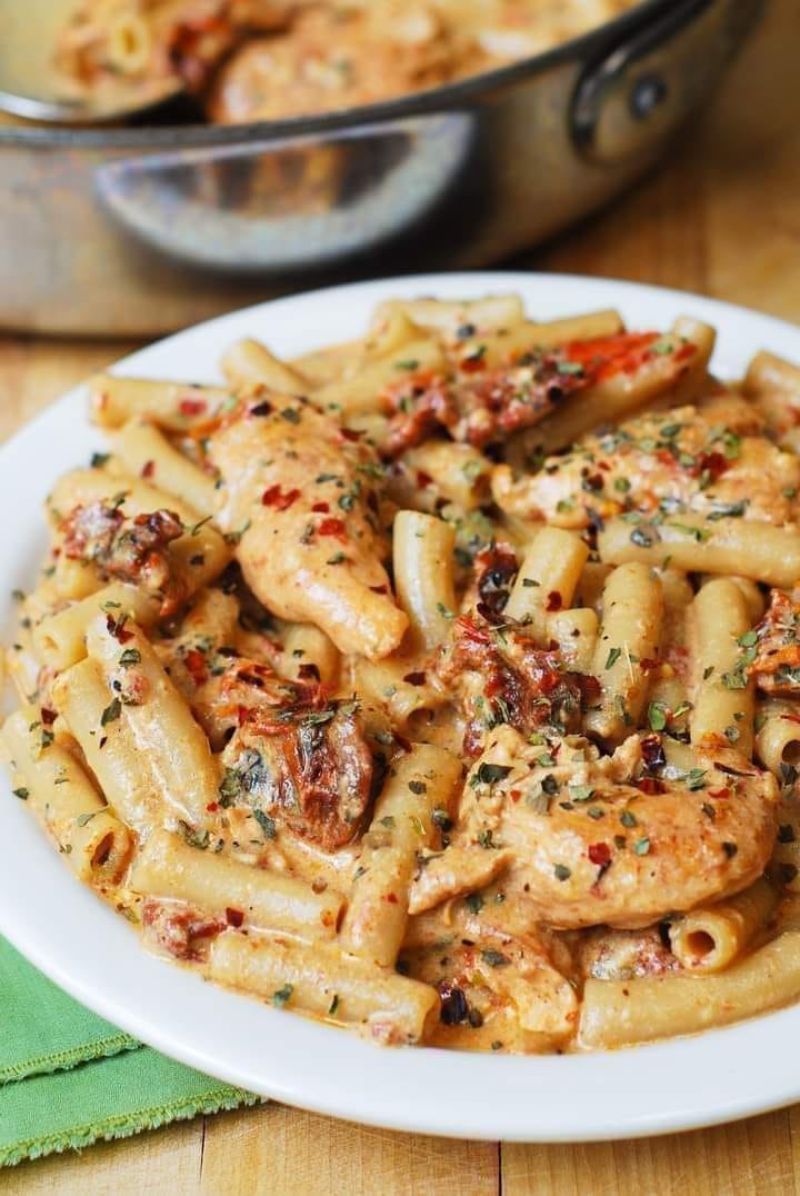 Sun Dried Tomato Pasta With Chicken And Creamy Mozzarella Sauce