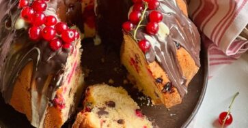Bundt Cake With Chocolate Drops And Currants