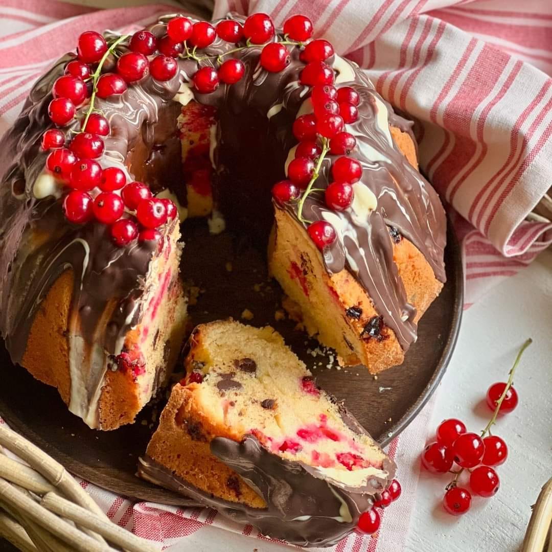 Bundt Cake With Chocolate Drops And Currants