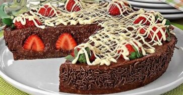 Simple Brigadeiro Pie With Strawberry