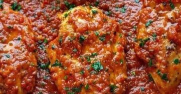 Skillet Chicken In Roasted Red Pepper Sauce