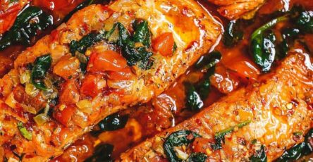Tuscan Garlic Salmon Skillet With Spinach And Tomato!